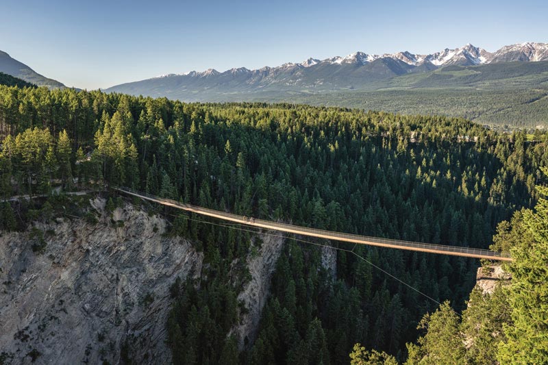 Kootenay Rockies Tourism/Mitch Winton/Golden Skybridge