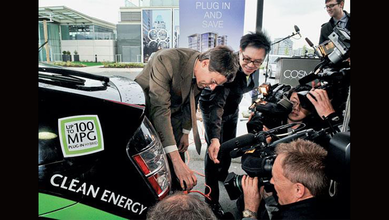 Terry Hui with Vancouver mayor Gregor Robertson